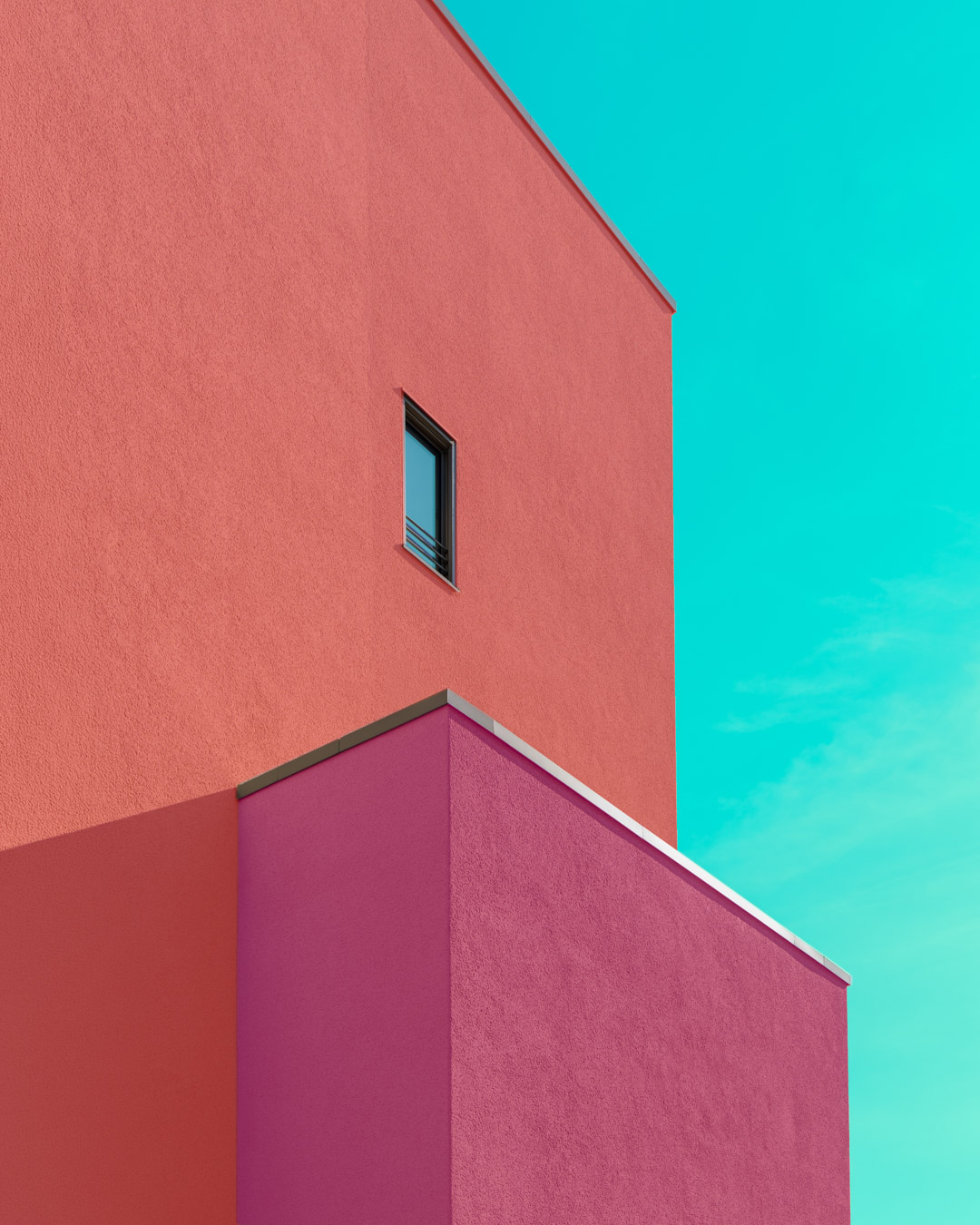 Berlin-Mitte façade in shifted pastel colour — Jan Madeus