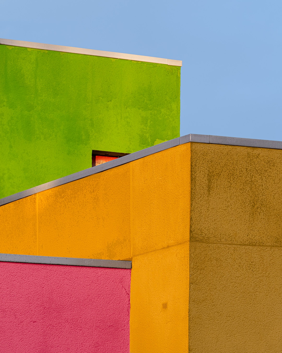 Colour-shifted building study — Fremde Fassaden, Jan Madeus